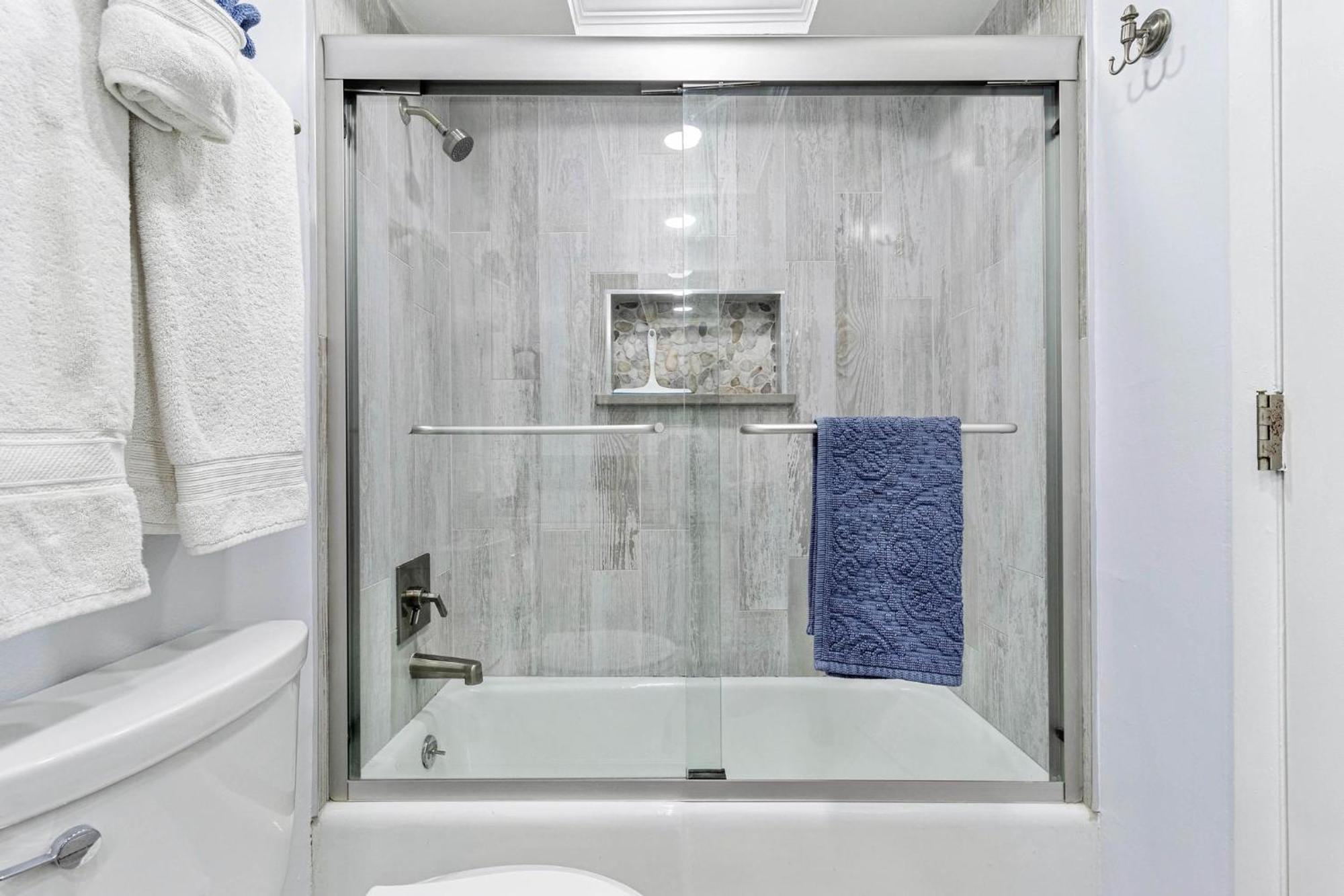 Beach Oasis - No Storm Damage & Guest Ready! Come Enjoy The Heated Pool & Relax At The Beach! Clearwater Beach Exterior photo