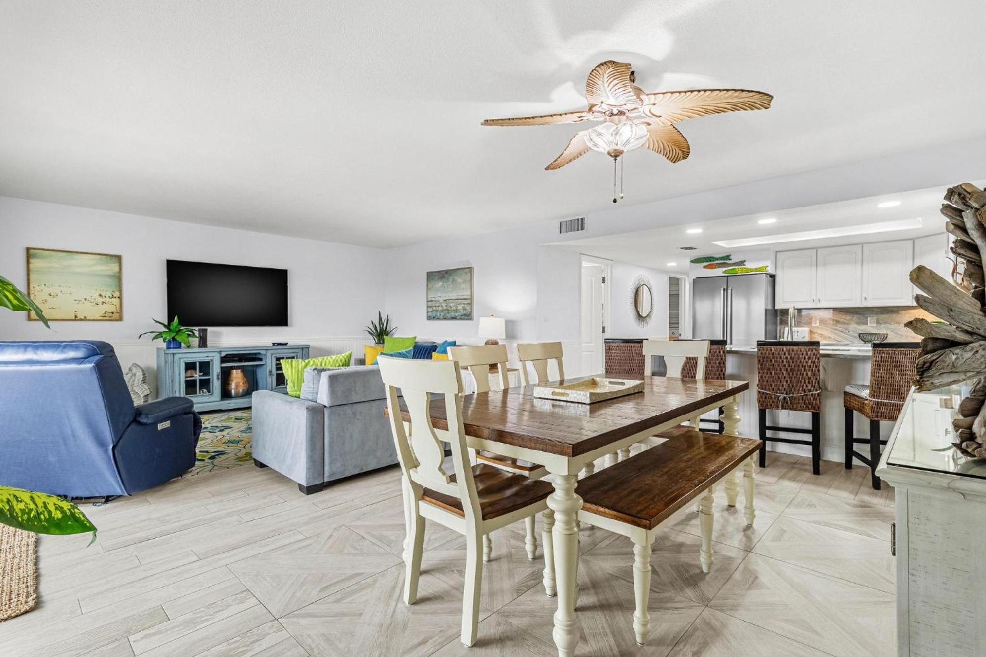 Beach Oasis - No Storm Damage & Guest Ready! Come Enjoy The Heated Pool & Relax At The Beach! Clearwater Beach Exterior photo